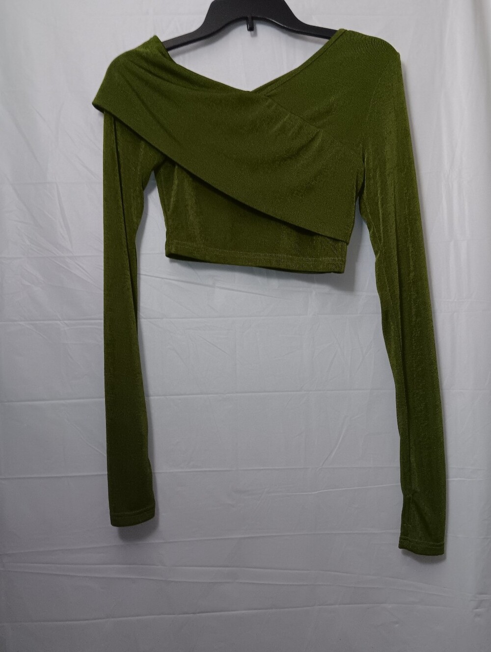 CIDER  ASYMMETRICAL THUMB HOLE OFF-SHOULDER CROP-TOP